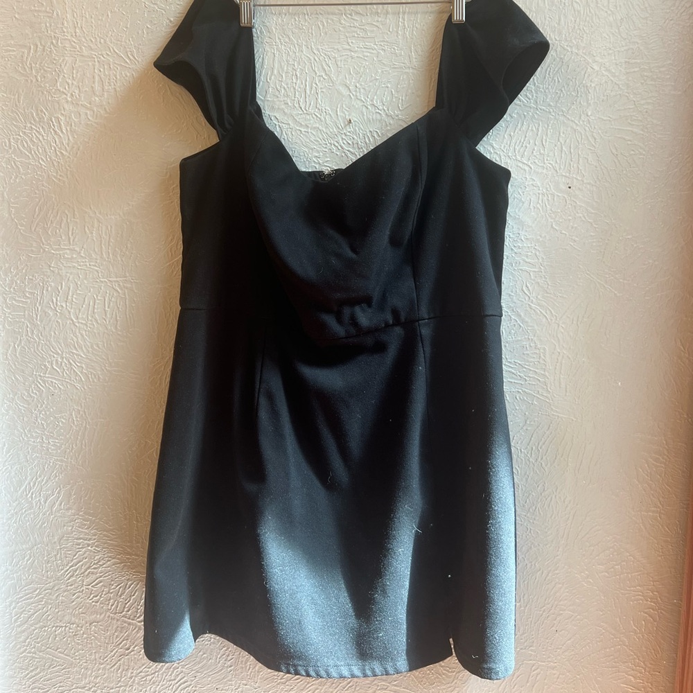 FASHION BRAND COMPANY black cocktail dress!! Size 2X sold out on website!